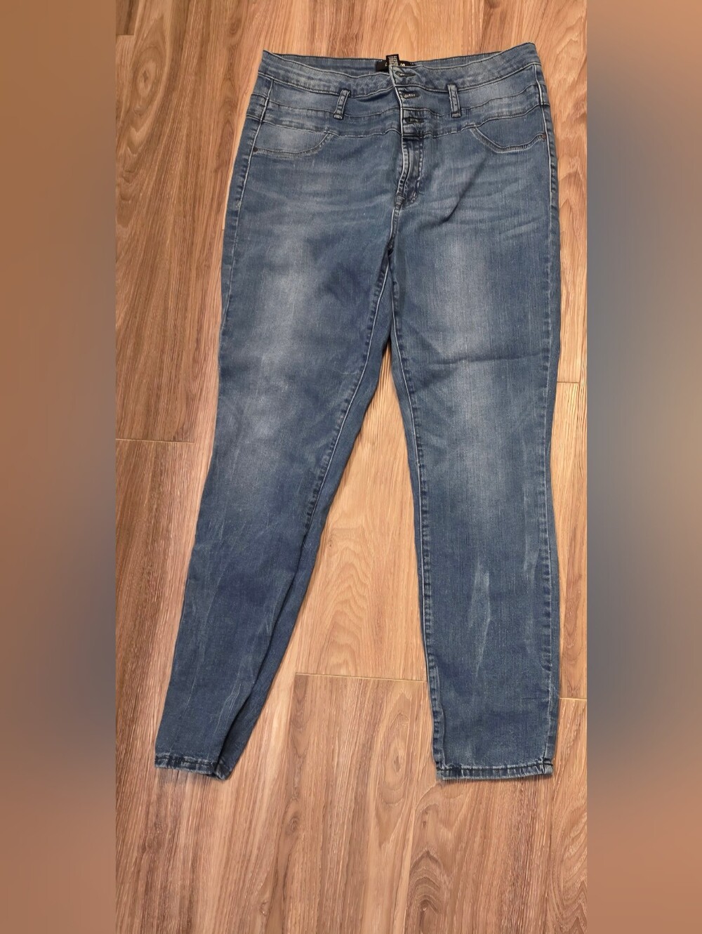Refuge High-Rise Faded Blue Skinny Jeans - Picture 4 of 7